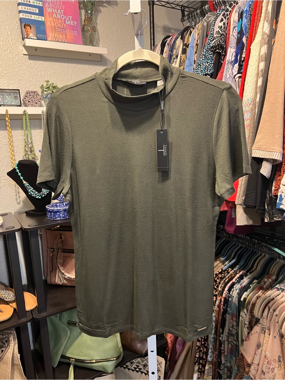 Tahari Olive Green Short Sleeve Crewneck Tee